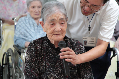 今年100歳を迎えた高木ヒサヨさんのあいさつ