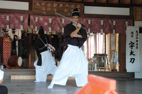 兎渡谷神楽舞「宇太刀」