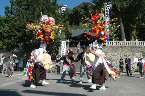 腰輪踊りのようす