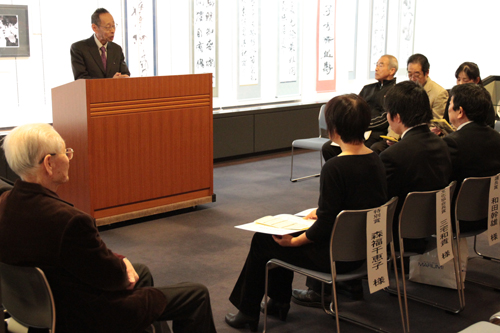 審査委員長の下瀬信雄さんが総評