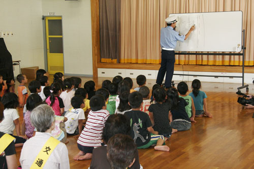 菱海保育園で幼児交通安全教室が開かれました