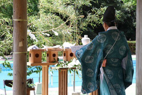 俵山八幡宮の宮原宮司による祝詞の奏上