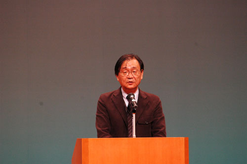 指導にあたっている伊藤寿真男さん