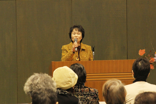 あいさつする木村会長