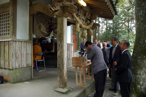 麻羅観音堂で供養祭