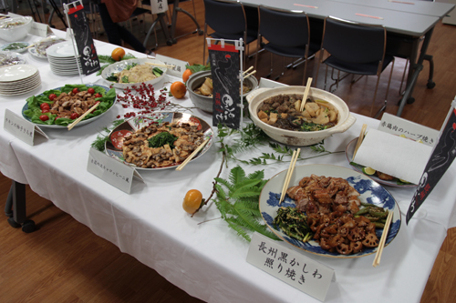 試食会場はまるで農家レストランのよう