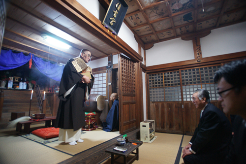 大寧寺の岩田住職が旅館関係者に説話