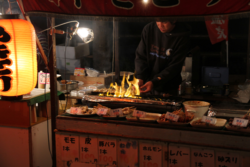 焼き鳥などたくさんの出店がありました