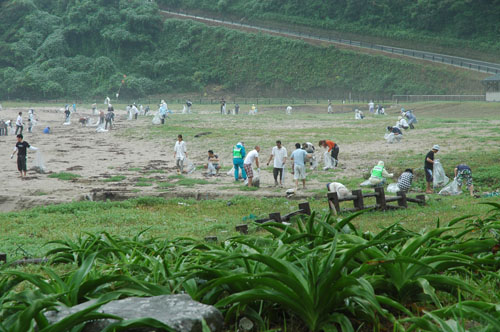 二位ノ浜の海岸清掃