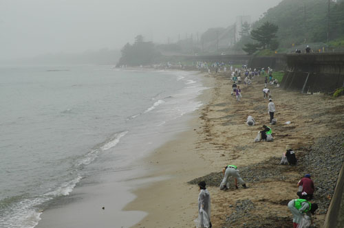 只の浜の海岸清掃