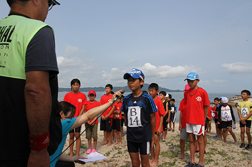 選手宣誓は仙崎小学校の吉岡くん