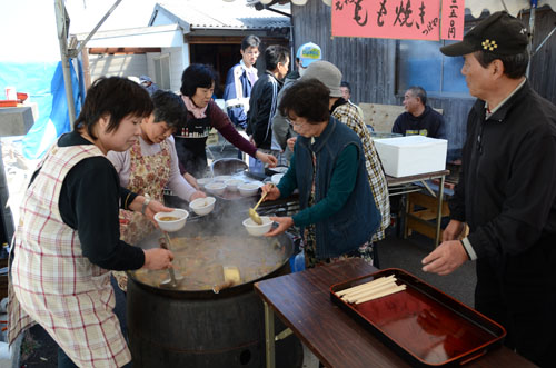 「ｙｙいがみ鍋」２００食分を無料配布