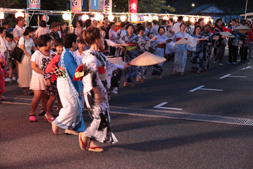 優雅に舞う