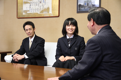 人の役に立つ活動をしていきたいと語る村岡さん