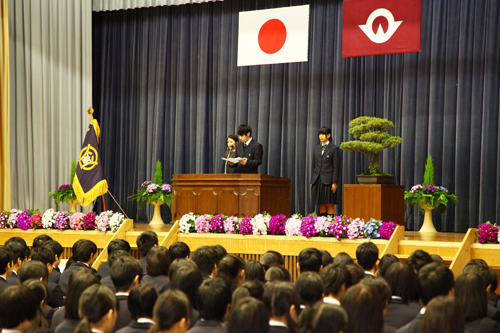 卒業生答辞は、各校舎から1人づつが行った