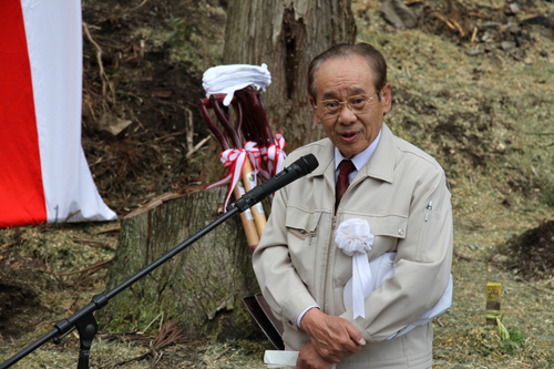 あいさつをする藤野会長