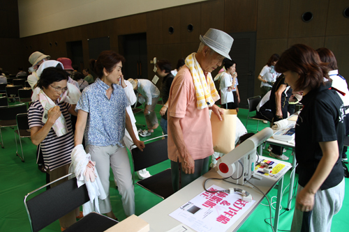 会場内では、体組成計や骨密度計などが用意された