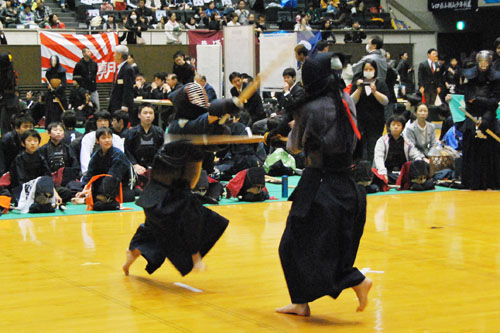 一瞬の隙をついて技を出す