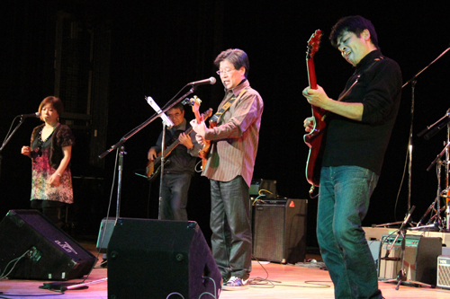 4 chords specialのライブ