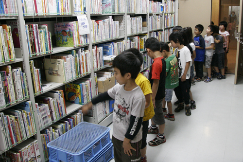 普段は入れない書庫を見学