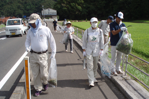 大ヶ迫地区の清掃のようす