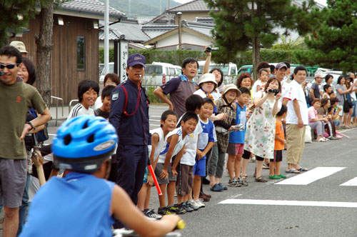 沿道からは熱い応援が