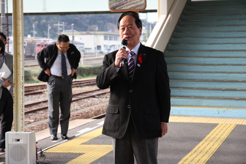 あいさつする大西市長
