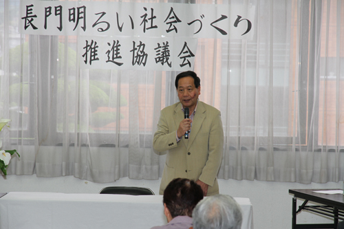 会長としてあいさつする大西市長