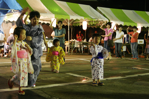 輪踊りに参加！