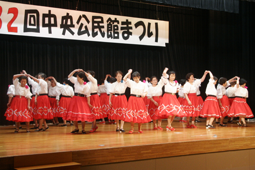 市老連フォークダンス発表