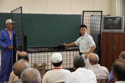 箱おりの組み立てを研修