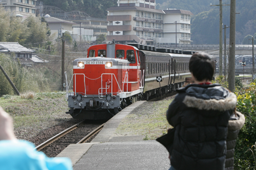 美祢線を走るレトロ列車
