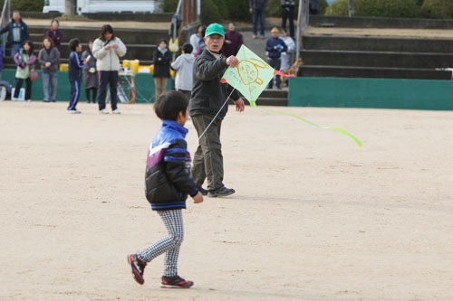 大人に持ってもらって