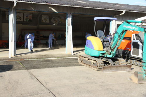 作業用機械を出して大掃除