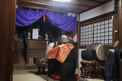 大寧寺の岩田住職により祝詞があげられる
