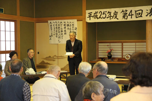 あいさつする小林会長