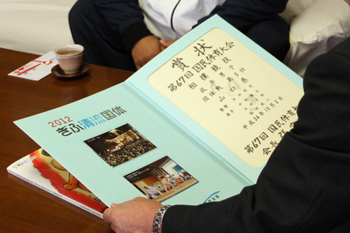 最高位は幕下１３。得意技は左四つ、寄り。生涯戦歴は、２０４勝１７４敗７休（５６場所）