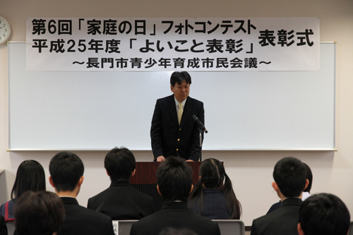 梶山会長があいさつを述べる