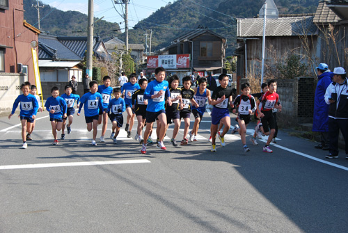 旧青海島小学校前をスタート