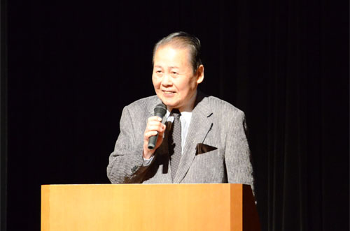 あいさつをする南野市長