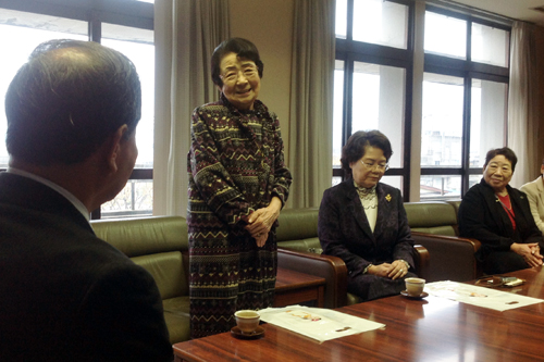 日本主婦連合会の東瀬幸枝会長のあいさつ