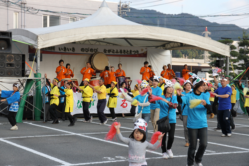 最後は全員で総踊りを