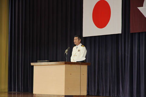 あいさつする山田仙崎海上保安部長