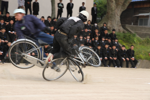 自転車同士の衝突はかなりの衝撃が