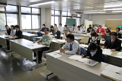 大勢の前での発表