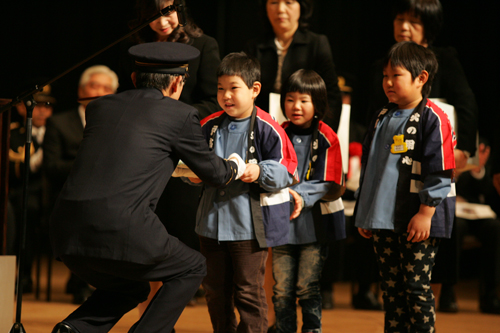 優良クラブ団体表彰を受けた通保育園幼年消防クラブ