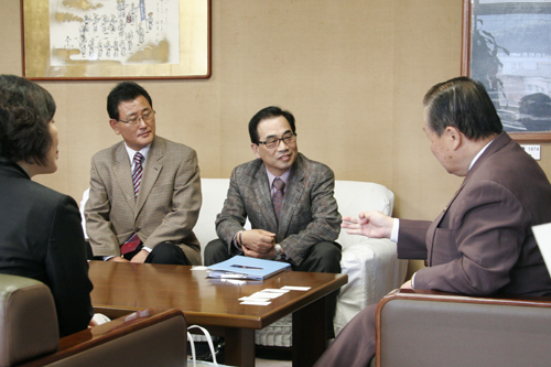 表敬訪問のようす