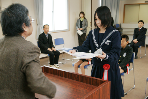 大内山子ども会にも表彰状が手渡される