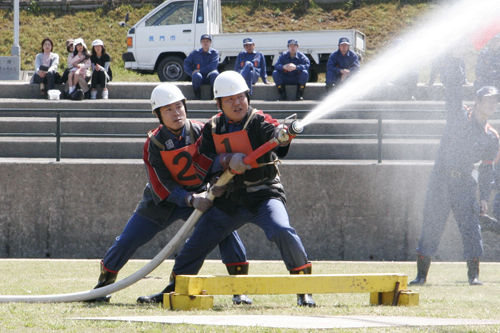 応急操法の部での放水