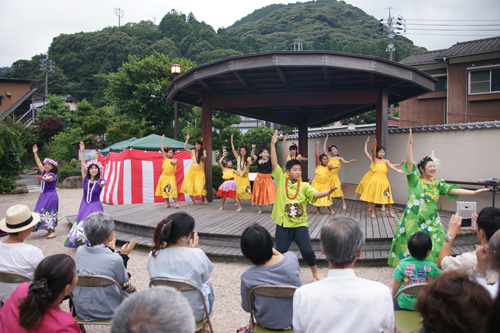 マーゴフラ教室によるフラダンス